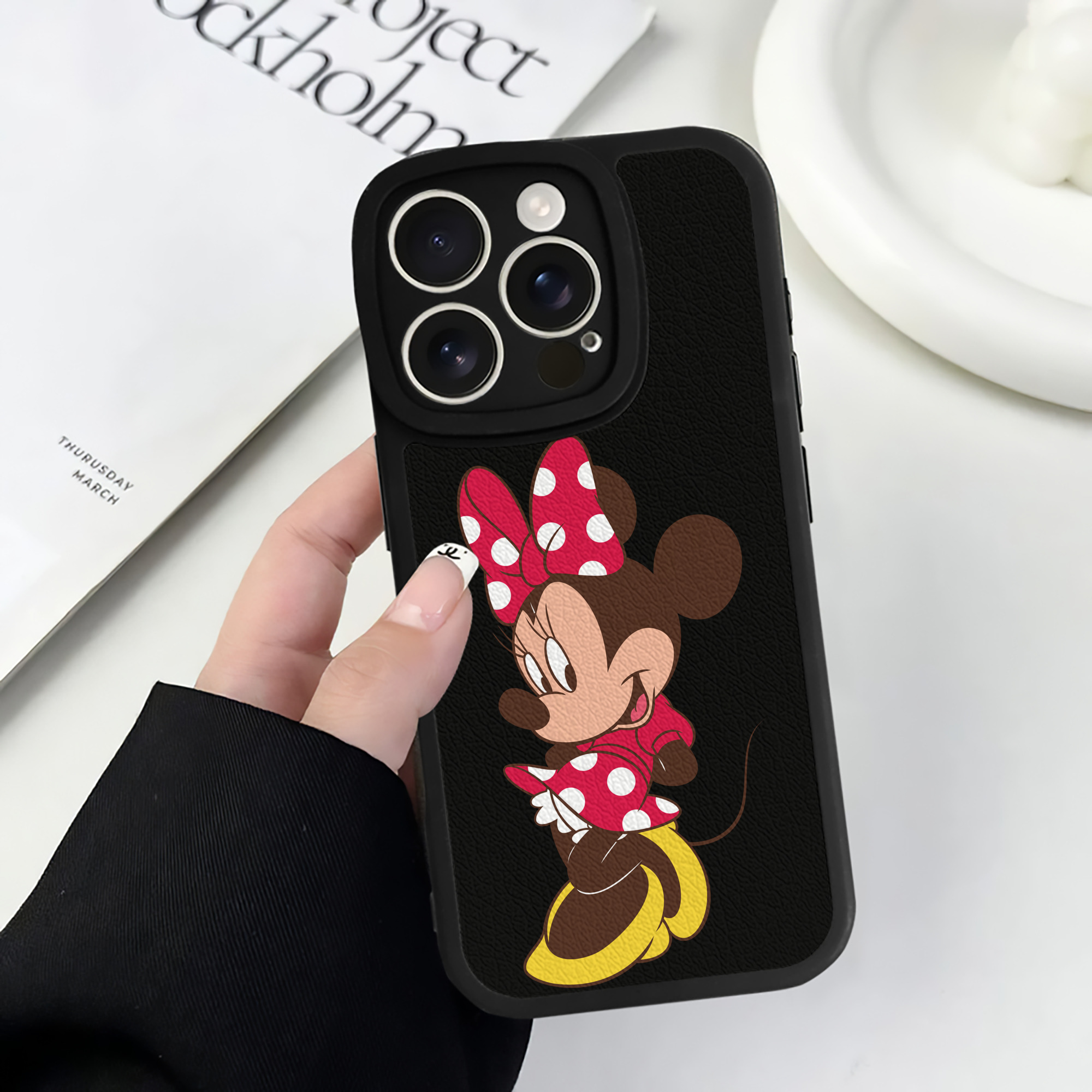 （画像用） ミッキーマウス Mickey Mouse 【iPhone 16シリーズ対応】シリコンスマホケース（レザー調） 材質：シリコン